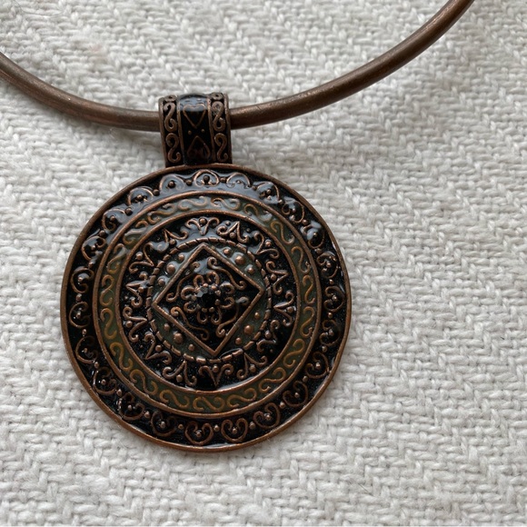 Necklace and earrings set - Picture 3 of 6